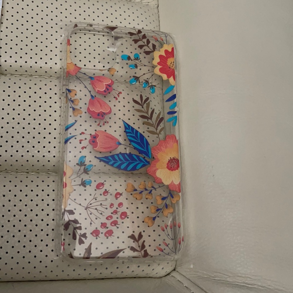 iPhone 11 Pro Max 6.5) phone case NWT